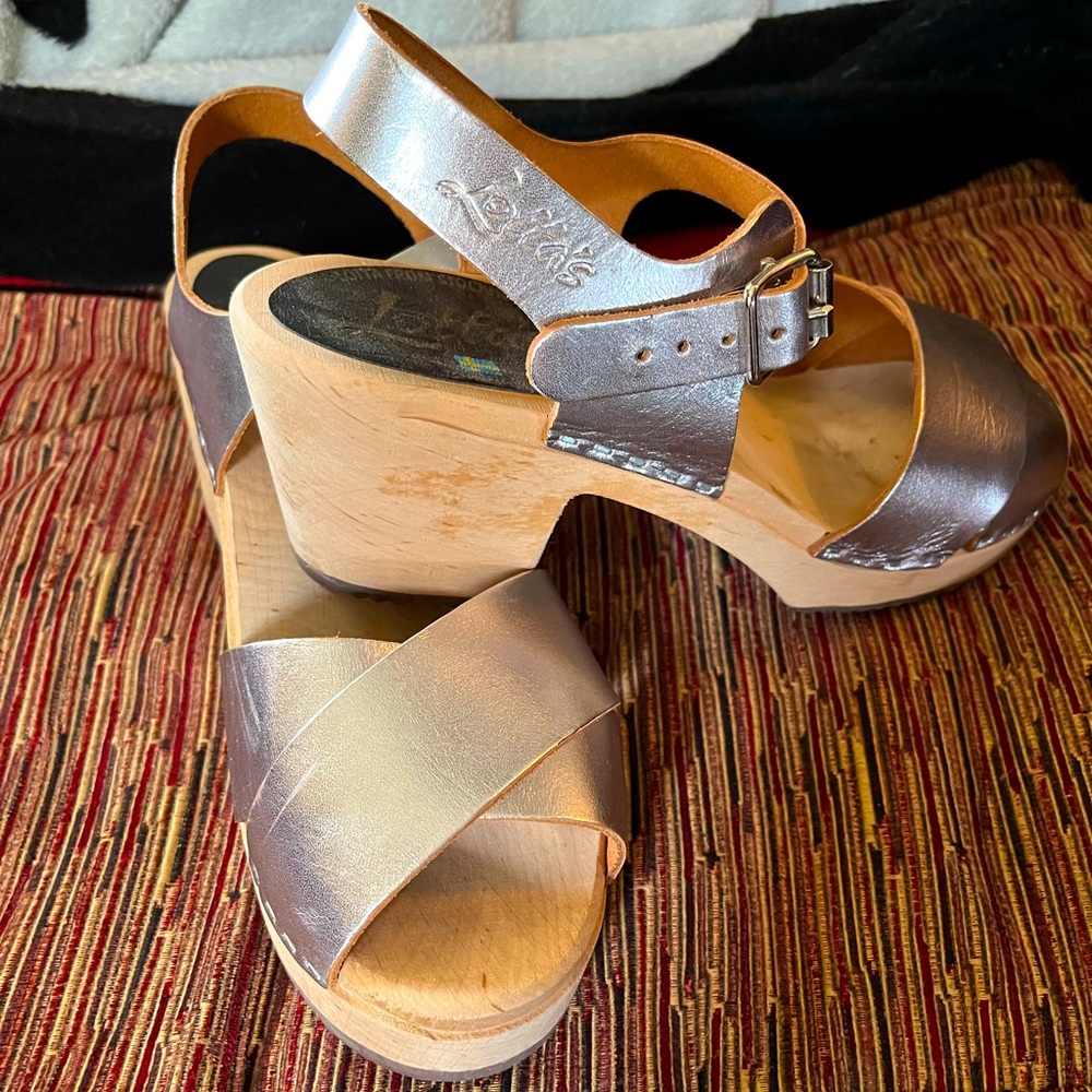 Lottas Crossover Clogs in Metallic silver (Sold out online!)